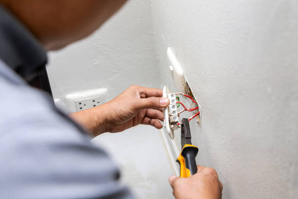 Best Emergency Electrician Near Me  in Mahtomedi, MN